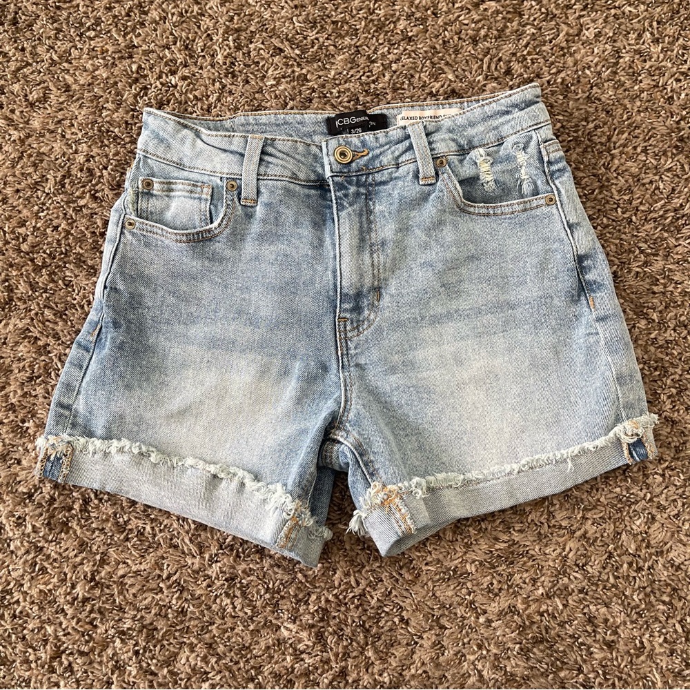 BCBGeneration Relaxed Boyfriend Denim Shorts Women's Size 3/26 Light Wash Cuffed